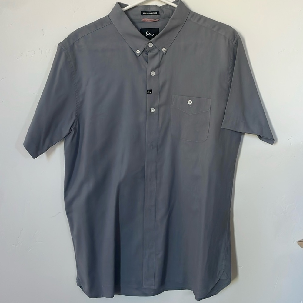 Grey short sleeve button down men’s dress shirt. Worn lightly. Size Large